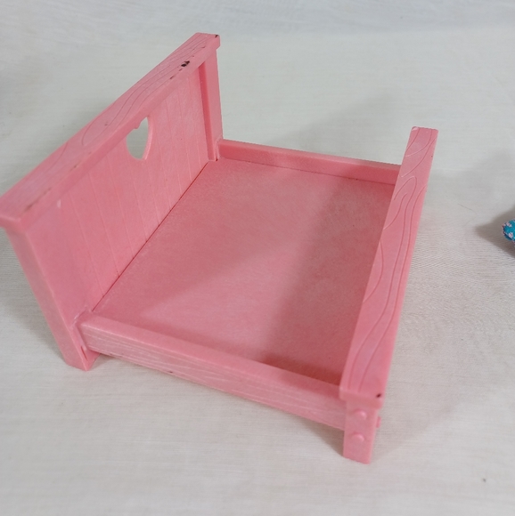 Battat Furniture pink heart tiny  toy plastic bed - Picture 6 of 16